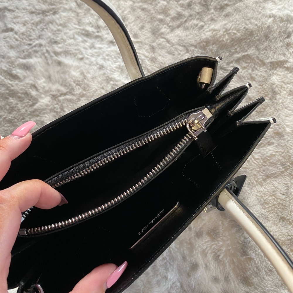 Michael Kors Mercer mini bag - Picture 4 of 8